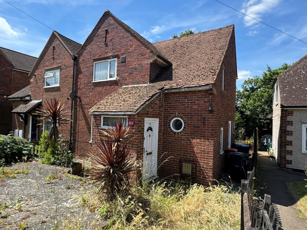 Lot: 112 - SEMI-DETACHED HOUSE FOR IMPROVEMENT - Front of property